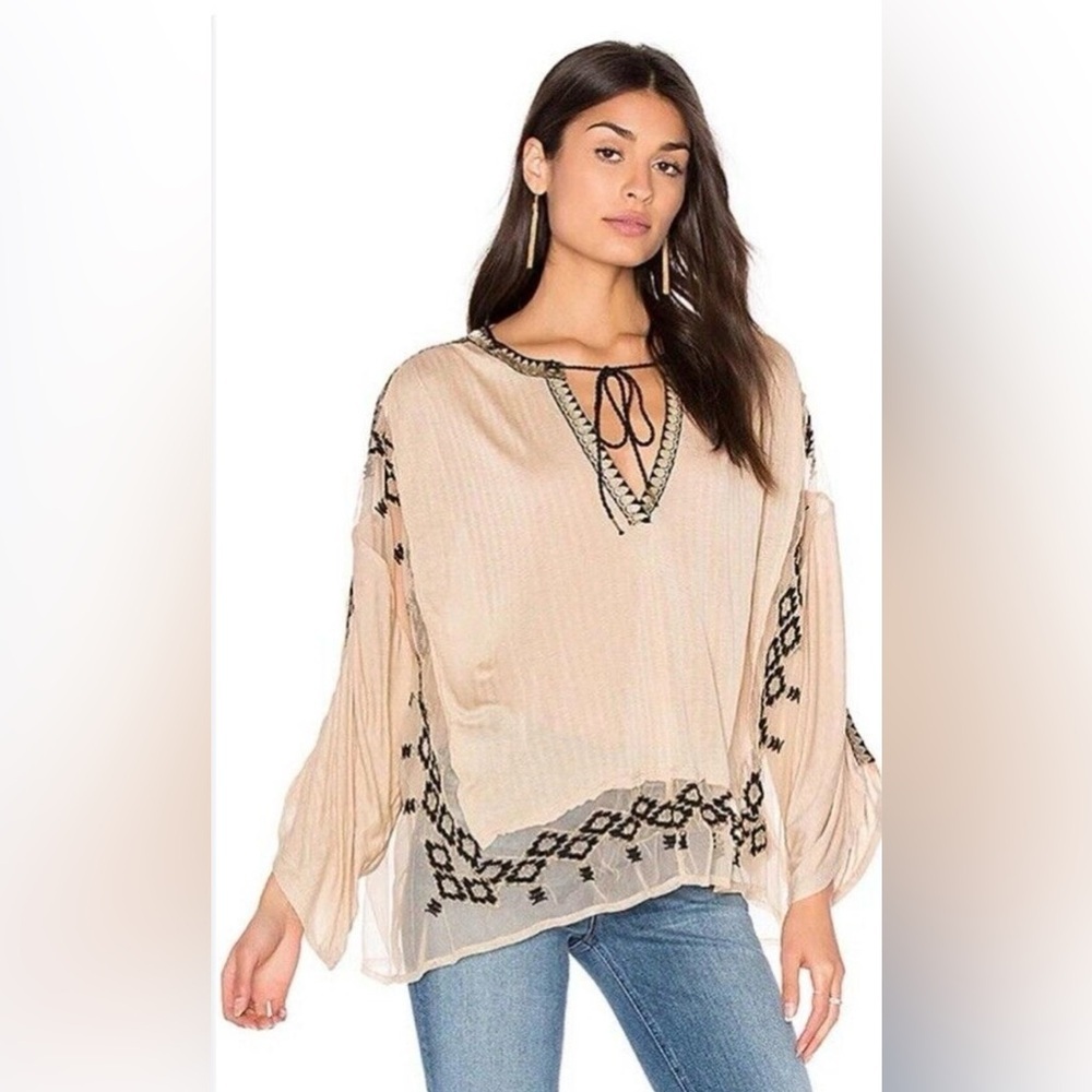 Free People Eden boho embroidered top. Size tag missing (b4)